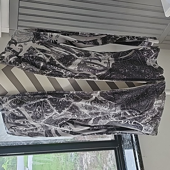 Ladies One World Io up hoodie - Picture 5 of 6